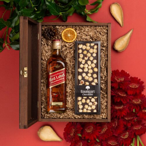 Kosz prezentowy z whisky – Maria zestaw prezentowy z whisky Johnnie Walker Red Label