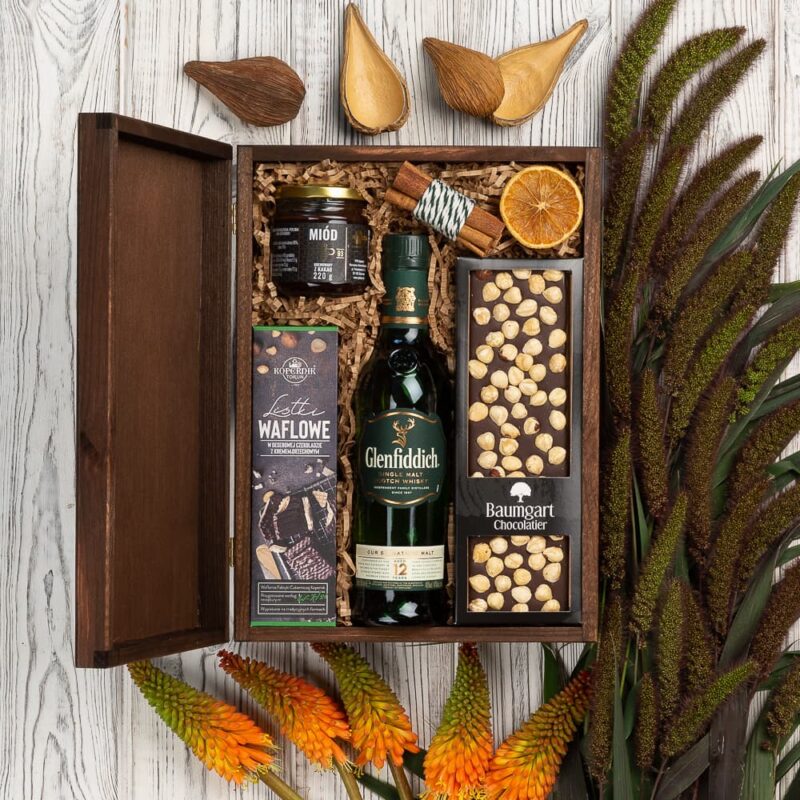 Kosz z ekskluzywnym alkoholem na prezent – Josephine elegancki zestaw prezentowy z whisky Glenfiddich