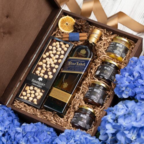 Ekskluzywny prezent z whisky Blue Label – Hilda ekskluzywny kosz prezentowy z whisky blue label