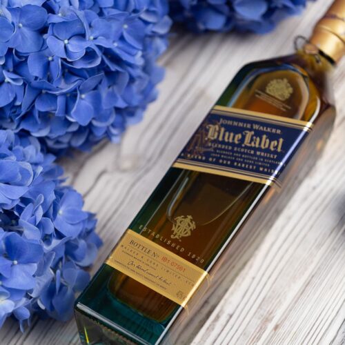 Ekskluzywny prezent z whisky Blue Label – Hilda wyjątkowy prezent z whisky blue label