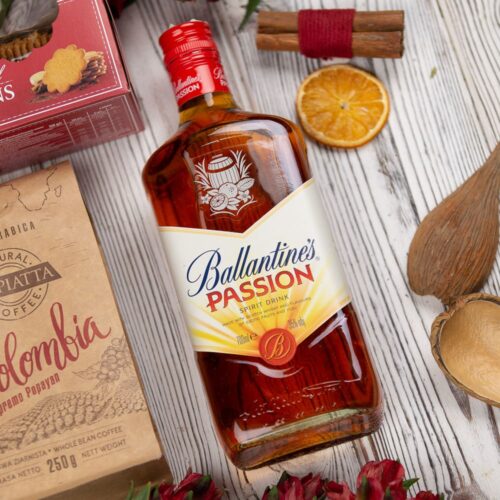kosz prezentowy z Whisky Ballantines Passion